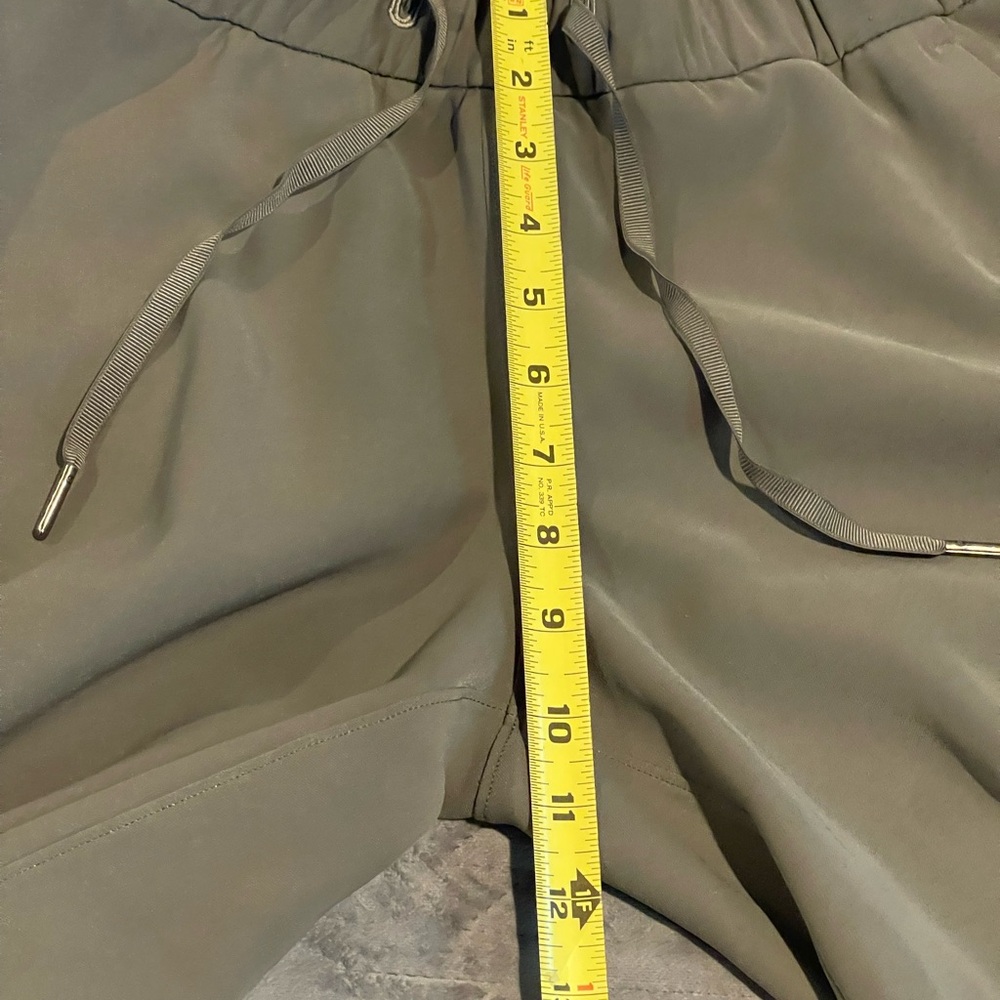Lululemon pants‎ women’s size 6 green pre-owned condition - Picture 7 of 10
